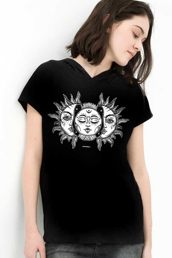 Ay Güneş Siyah Kapşonlu Kısa Kollu Kadın T-shirt