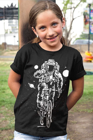 Bisikletli Astronot Kısa Kollu Siyah Çocuk Tişört - Thumbnail