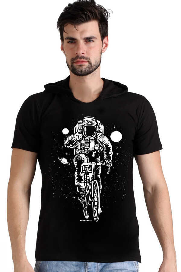 Bisikletli Astronot Siyah Kapşonlu Kısa Kollu Erkek T-shirt