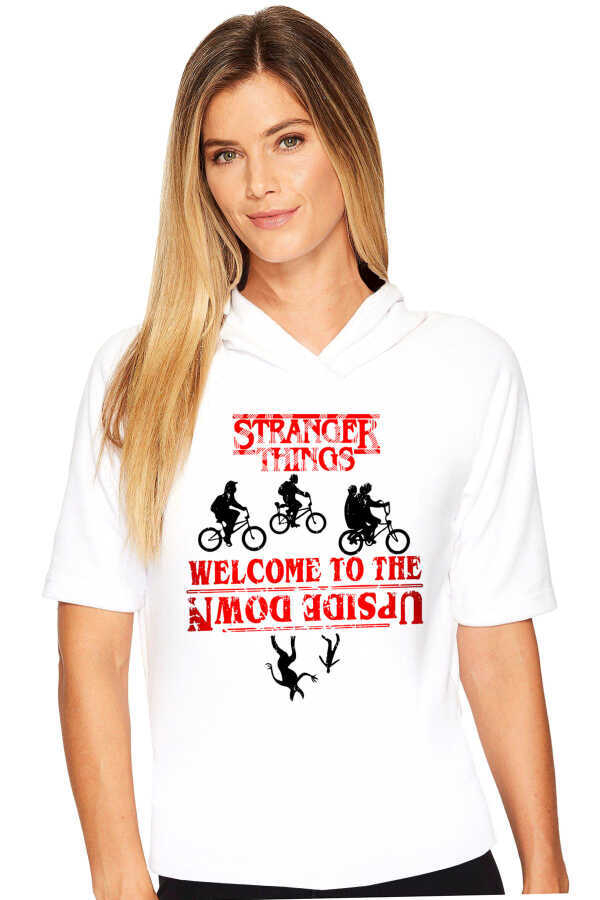 Bisikletli Stranger Things Beyaz Kapşonlu Kısa Kollu Kadın T-shirt