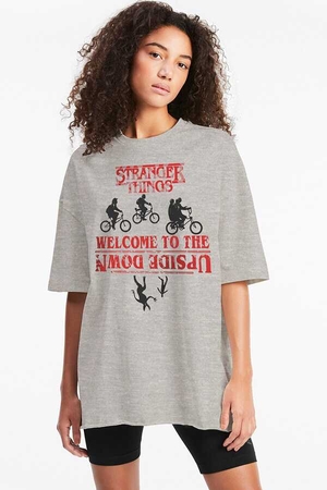  - Bisikletli Stranger Things Gri Oversize Kısa Kollu Kadın T-shirt