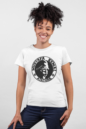  - Dairede Atatürk Beyaz Kısa Kollu Kadın T-shirt