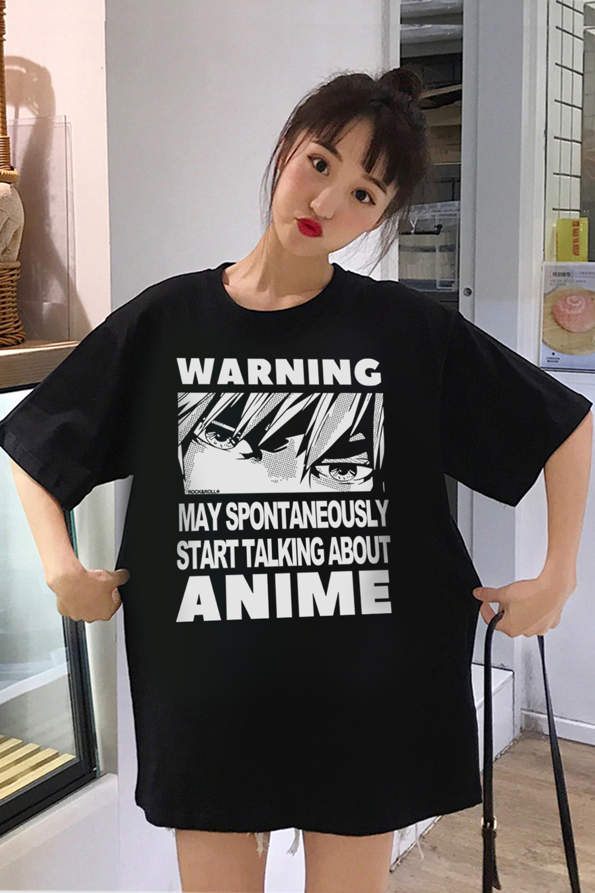 Dikkat Anime Siyah Oversize Kısa Kollu Kadın T-shirt