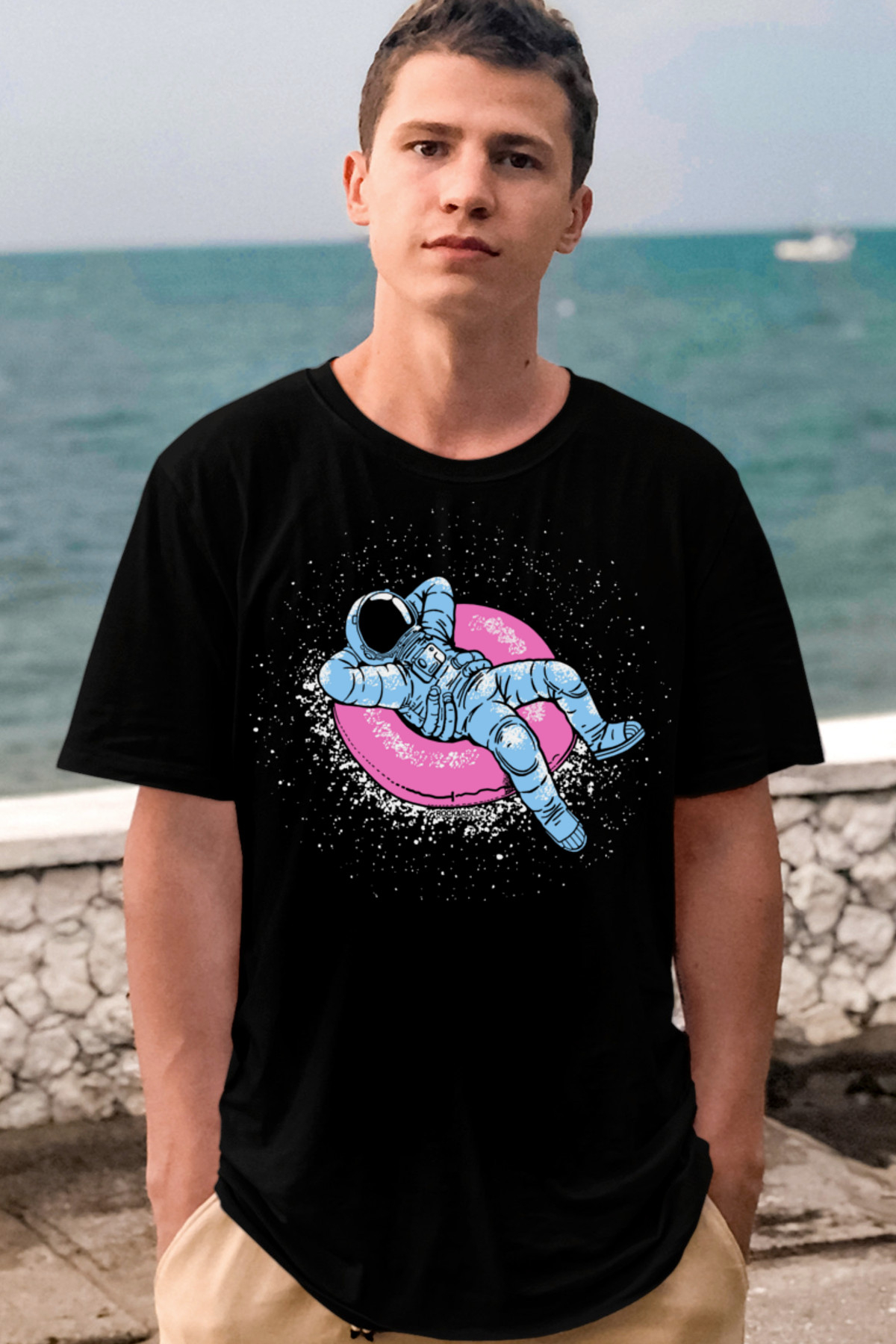 Havuzda Astronot Siyah Kısa Kollu Erkek T-shirt