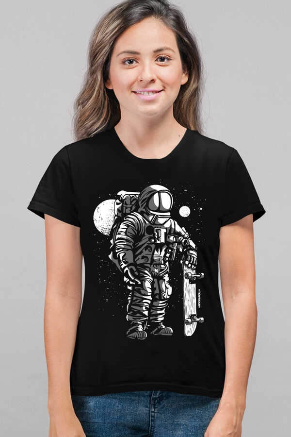 Kaykaycı Astronot Siyah Kısa Kollu Kadın T-shirt
