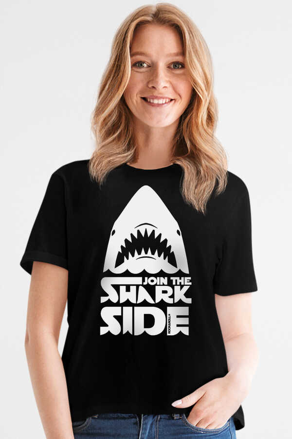 Köpekbalığı Savaşları Siyah Kısa Kollu Kadın T-shirt