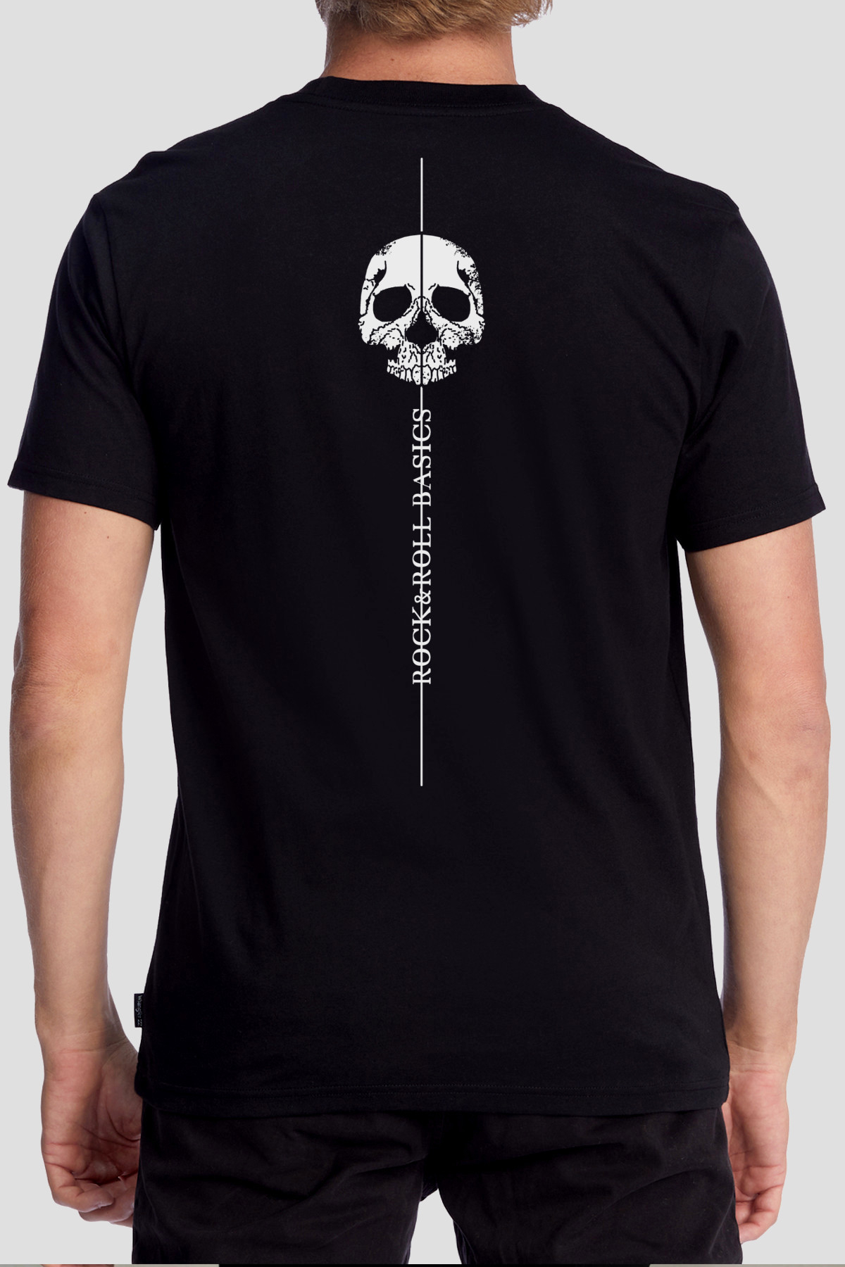 Çizgide Kurukafa Arka Baskılı Siyah Kısa Kollu Erkek T-shirt
