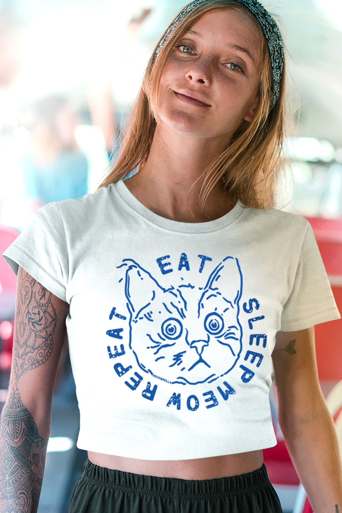 Şaşkın Kedi Beyaz Kısa, Kesik Crop Top Kadın T-shirt