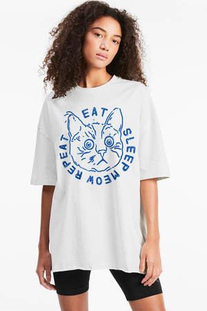  - Şaşkın Kedi Beyaz Oversize Kısa Kollu Kadın T-shirt