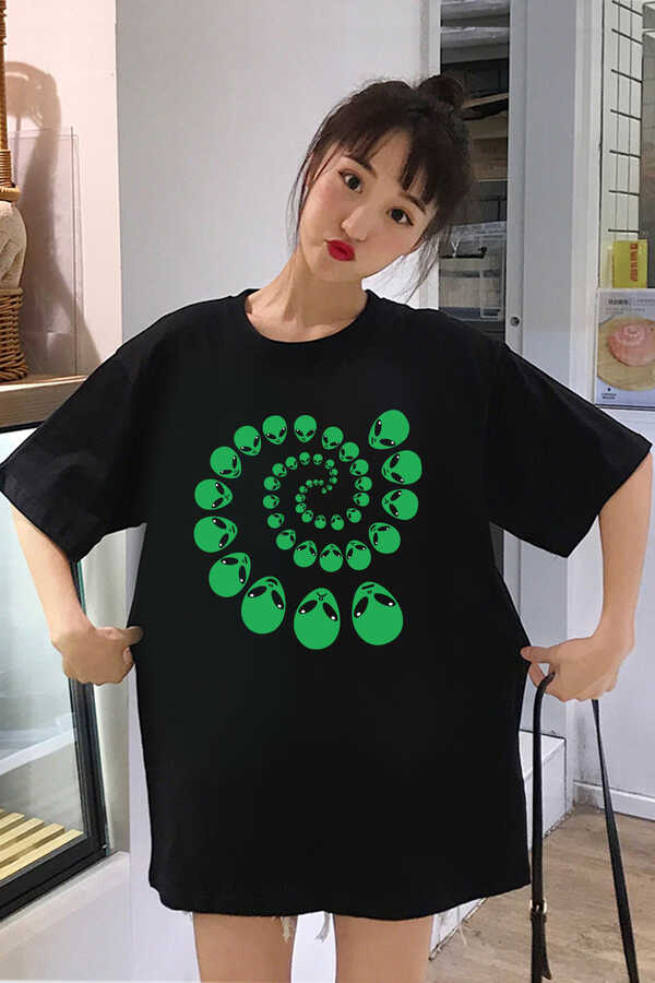 Spiral Uzaylılar Siyah Oversize Kısa Kollu Kadın T-shirt