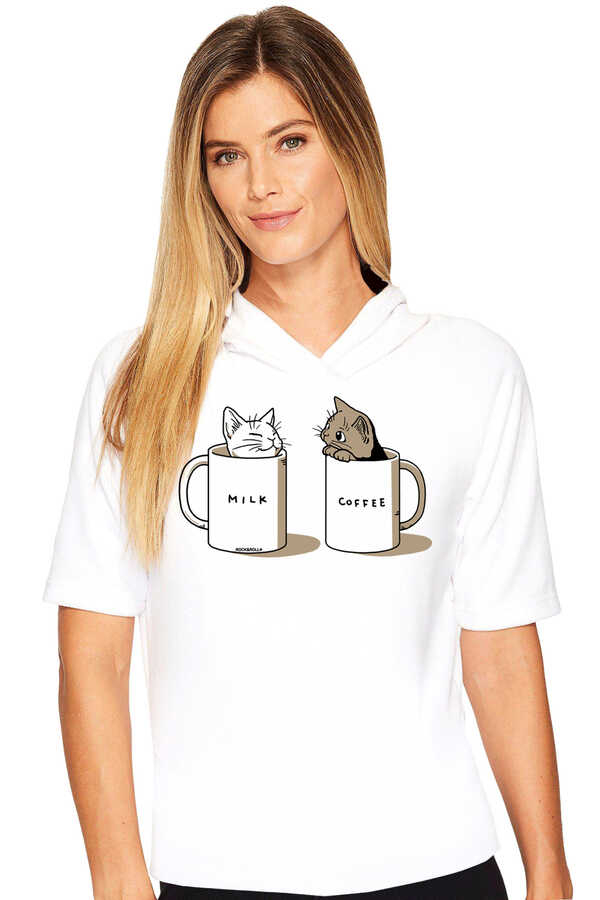 Sütlü Sade Beyaz Kapşonlu Kısa Kollu Kadın T-shirt