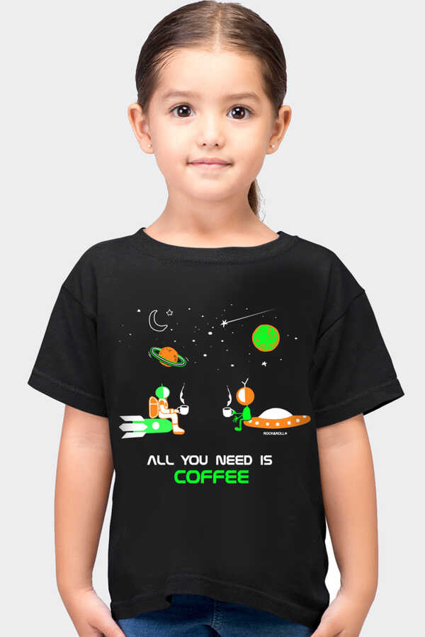 Uzayda Kahve Siyah Kısa Kollu Çocuk T-shirt