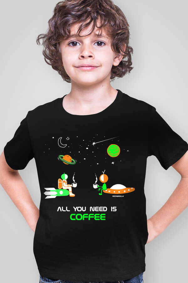 Uzayda Kahve Siyah Kısa Kollu Çocuk T-shirt