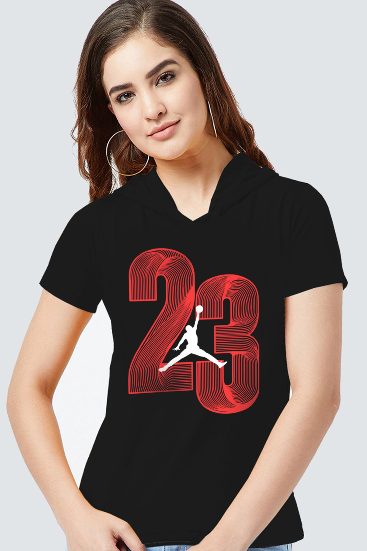 Yirmi Üç Siyah Kapşonlu Kısa Kollu Kadın T-shirt